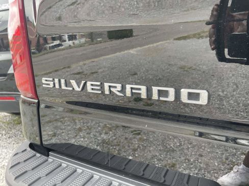 Used 2024 Chevrolet Silverado 1500 LT AWD/4WD image 11