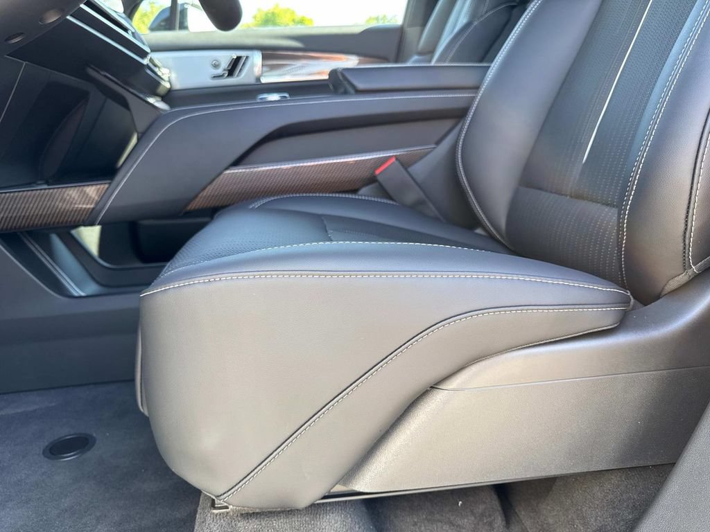 New 2026 Cadillac Vistiq Sport w/ LPO, Floor Liner Package AWD/4WD image 21