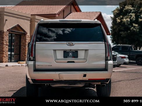 Used 2016 Cadillac Escalade Luxury AWD/4WD image 6