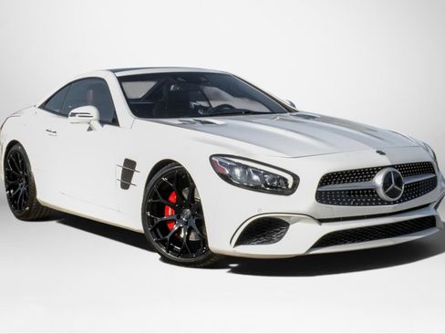 Used 2018 Mercedes-Benz SL 550 image 4