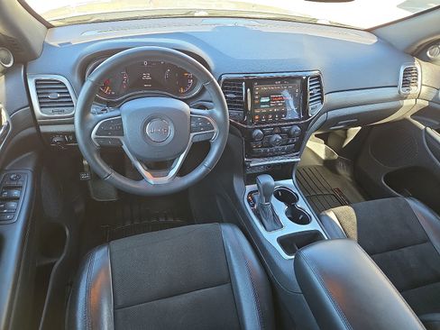 Used 2019 Jeep Grand Cherokee Altitude image 11