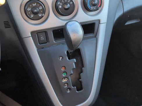 Used 2009 Pontiac Vibe AWD w/ Sun And Sound Package image 28