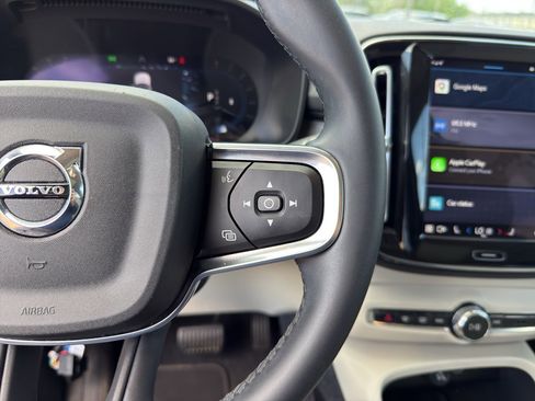Used 2023 Volvo XC40 B4 Ultimate image 17