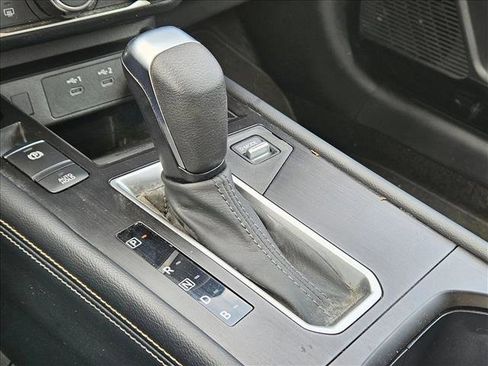 Used 2025 Nissan Kicks SV w/ Charging Package image 11