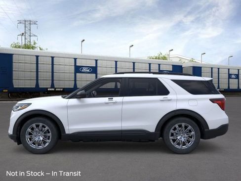 New 2026 Ford Explorer Active w/ Active Comfort Package image 3
