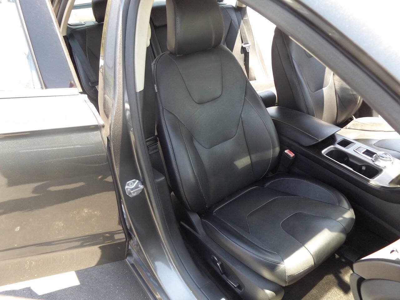 Used 2018 Ford Fusion Titanium AWD/4WD image 26