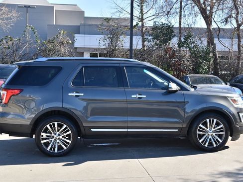 Used 2017 Ford Explorer Platinum image 6
