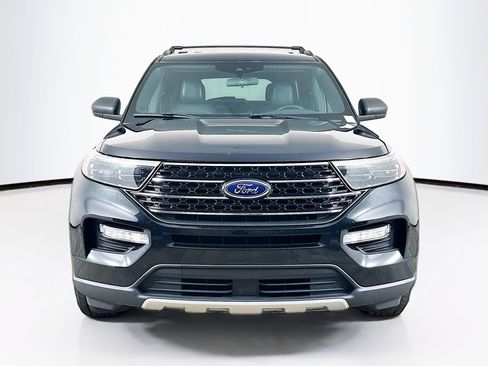 Used 2020 Ford Explorer XLT w/ Equipment Group 202A RWD image 2