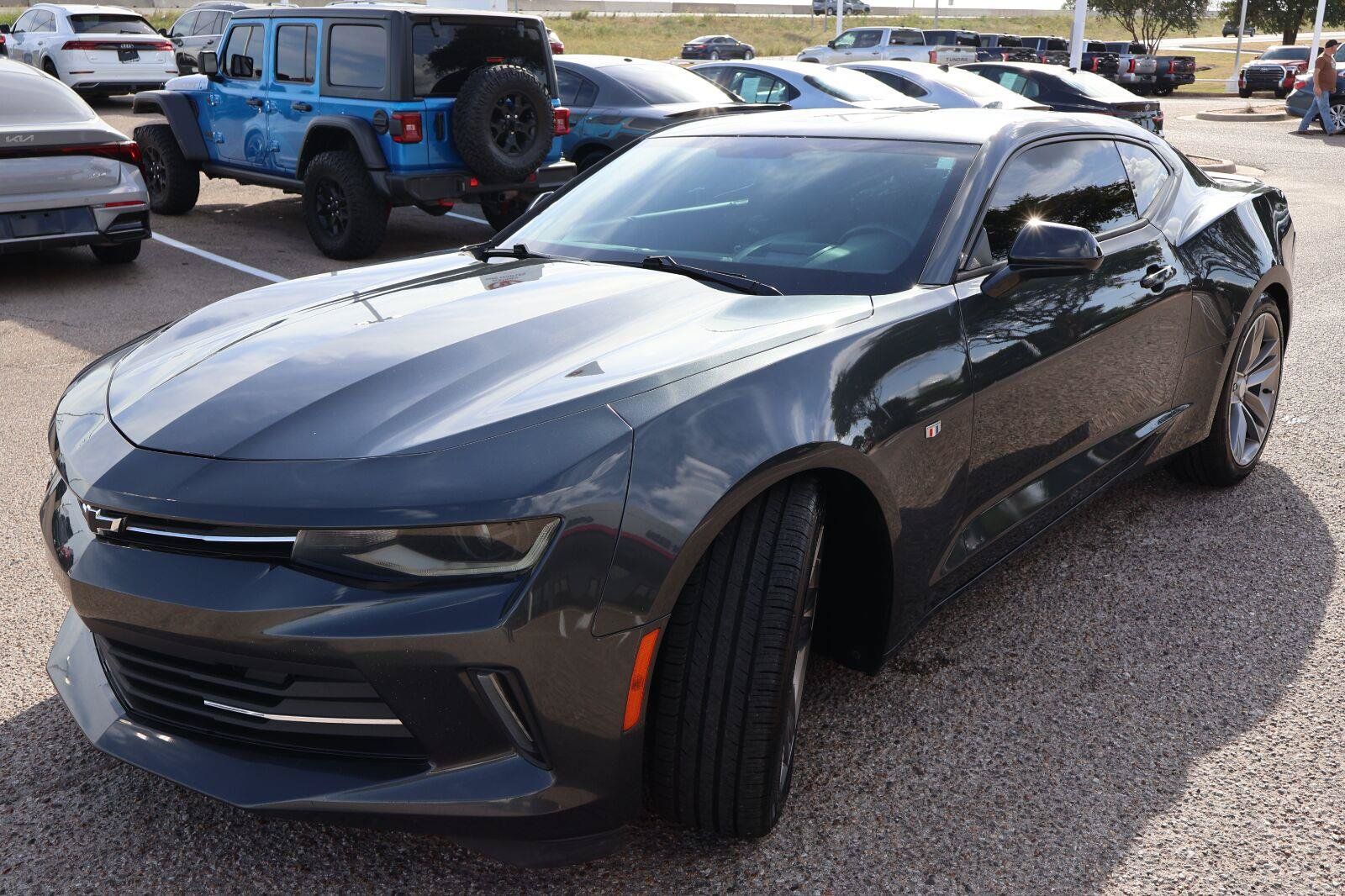 Used 2018 Chevrolet Camaro LT RWD image 7