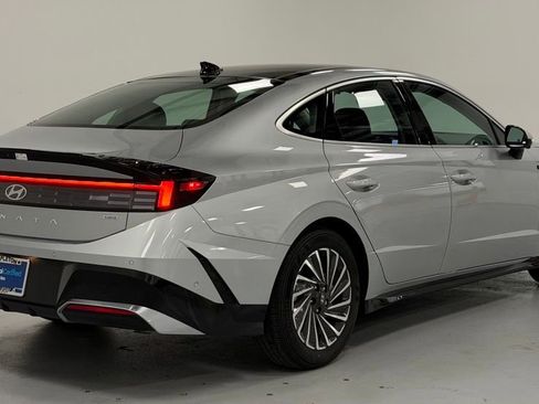 New 2025 Hyundai Sonata Limited FWD image 3