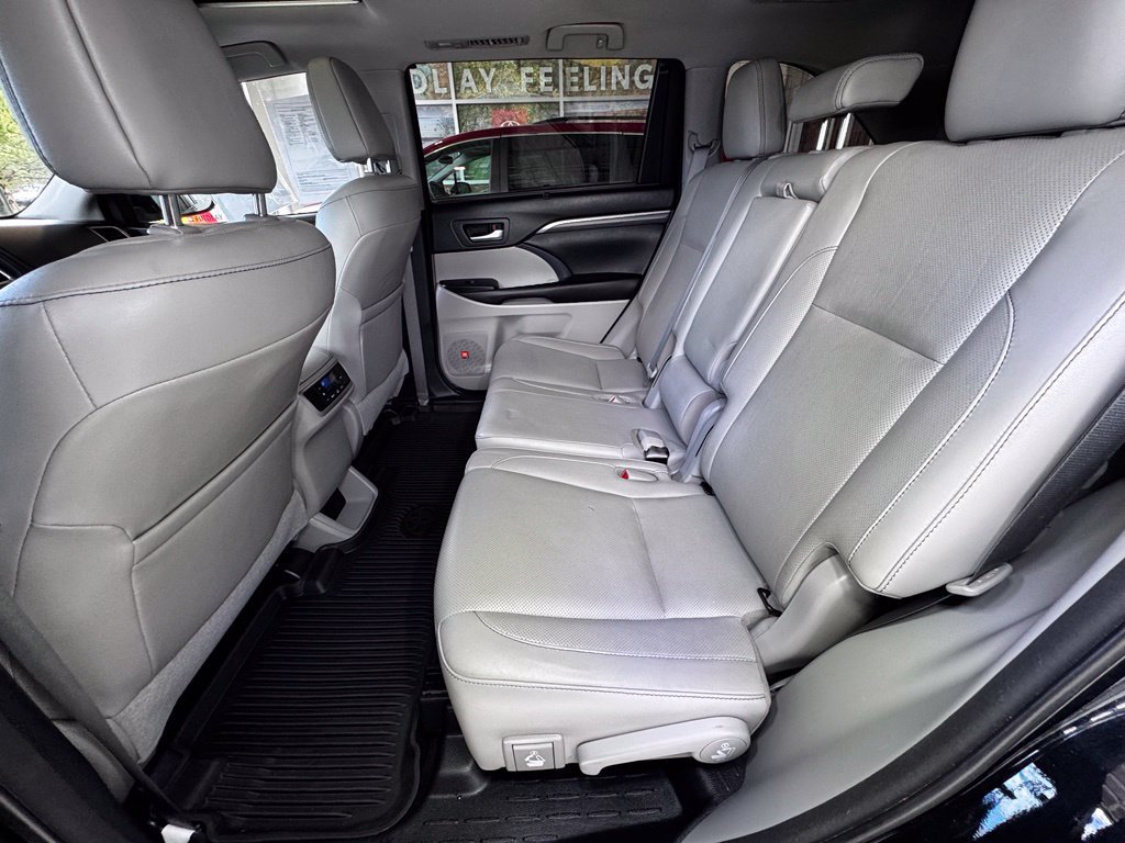 Used 2017 Toyota Highlander Limited AWD/4WD image 40