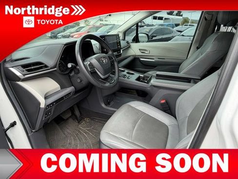 Used 2024 Toyota Sienna Limited AWD/4WD image 5