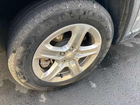 Used 2023 Jeep Compass Sport image 10