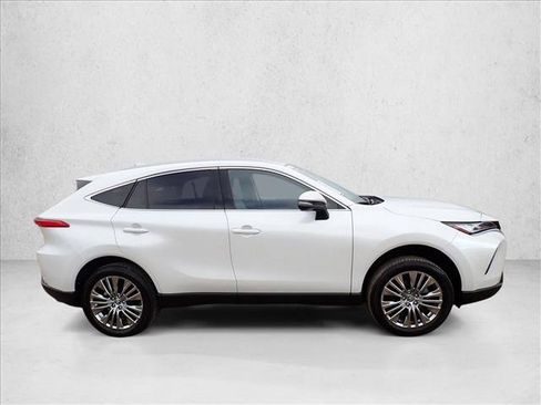 Used 2024 Toyota Venza XLE AWD/4WD image 5
