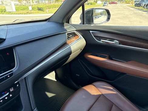 Used 2021 Cadillac XT5 Premium Luxury image 25