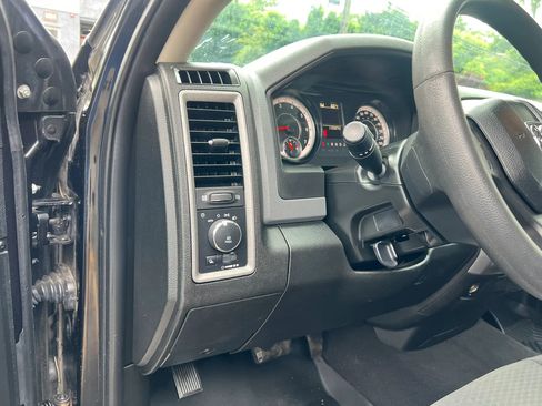 Used 2019 RAM 1500 Express w/ Express Value Package AWD/4WD image 12