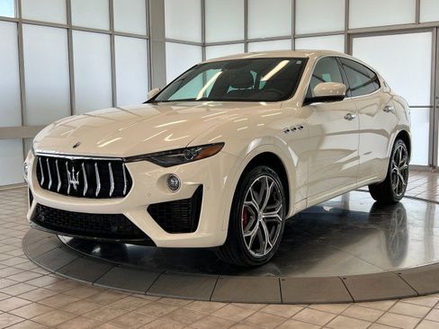 Used 2020 Maserati Levante AWD/4WD image 3