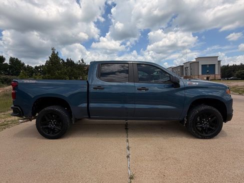 Used 2024 Chevrolet Silverado 1500 Custom Trail Boss w/ LPO, Dark Essentials Package AWD/4WD image 4