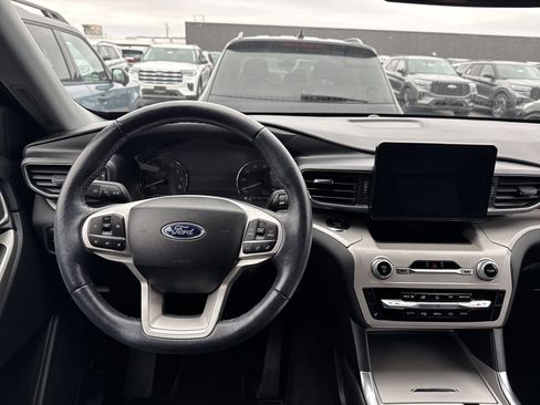 Used 2023 Ford Explorer XLT w/ Equipment Group 202A image 10