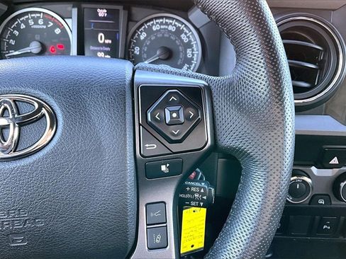 Used 2022 Toyota Tacoma TRD Sport w/ Technology Package image 12