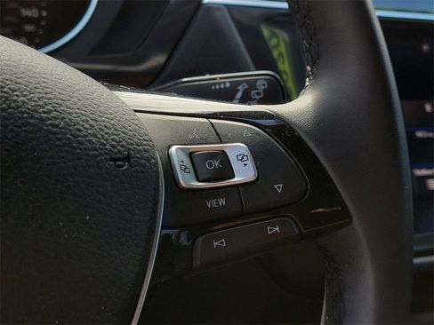 Used 2020 Volkswagen Tiguan SE image 28