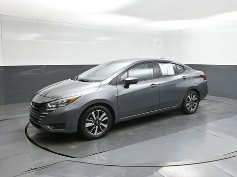 Used 2025 Nissan Versa SV image 1