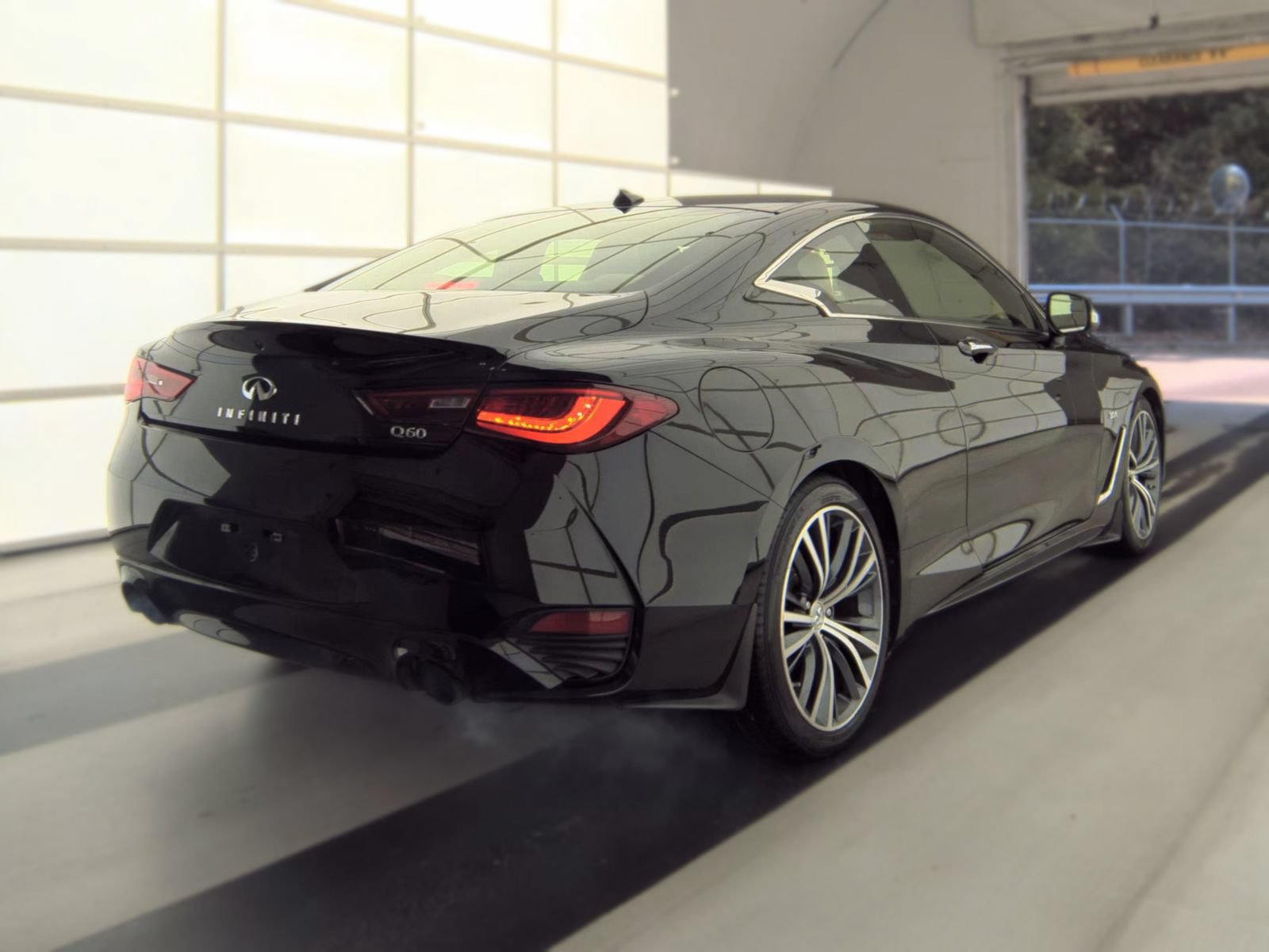 Used 2019 INFINITI Q60 3.0t Luxe w/ Cargo Package RWD image 2