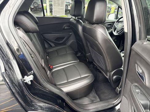 Used 2019 Chevrolet Trax Premier w/ LPO, Cargo Package FWD image 12