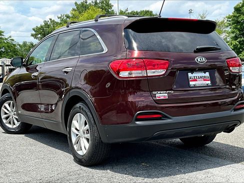Used 2017 Kia Sorento LX image 11