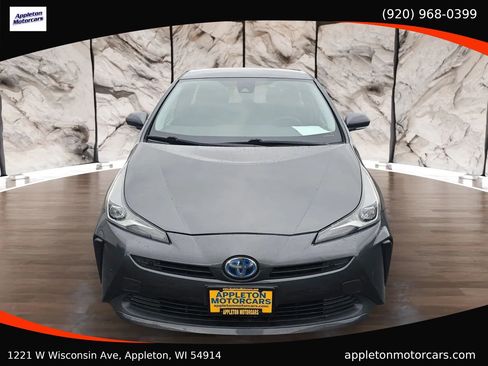 Used 2019 Toyota Prius LE image 2