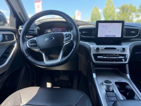 Used 2022 Ford Explorer XLT w/ Equipment Group 202A AWD/4WD image 22