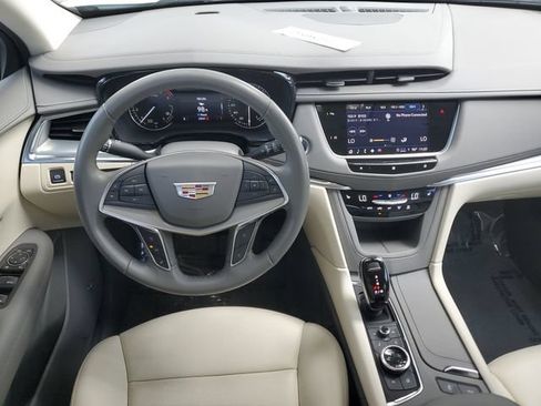 Used 2021 Cadillac XT5 Premium Luxury FWD image 16