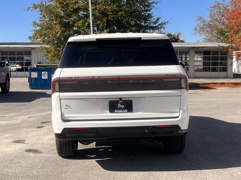 New 2025 Lincoln Navigator Reserve image 4