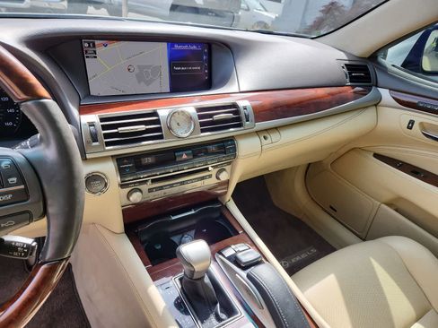 Used 2016 Lexus LS 460 w/ Comfort Package RWD image 10