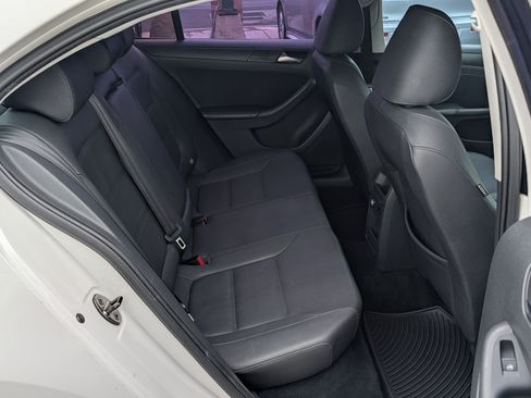 Used 2012 Volkswagen Jetta SE FWD image 6