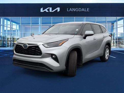 Used 2023 Toyota Highlander LE image 11