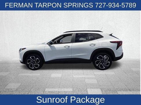 Used 2025 Chevrolet Trax RS w/ Sunroof Package FWD image 8