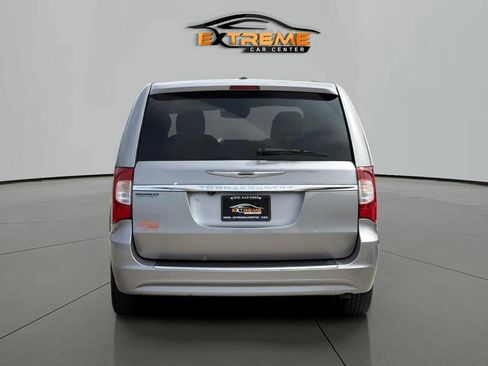 Used 2016 Chrysler Town & Country Touring w/ Driver Convenience Group FWD image 6