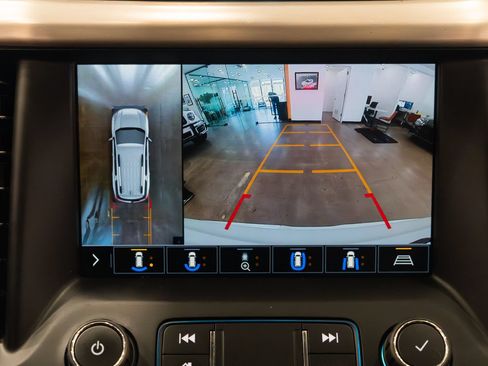 Used 2020 GMC Acadia Denali w/ Technology Package AWD/4WD image 13
