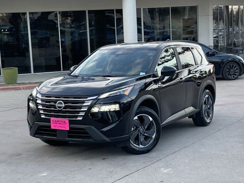 Used 2024 Nissan Rogue SV image 9