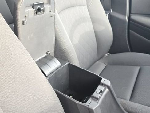 Used 2025 Toyota Corolla LE FWD image 30