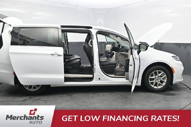 Used 2024 Chrysler Pacifica Touring-L FWD image 49
