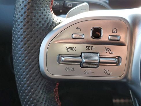 Used 2021 Mercedes-Benz GLB 250 4MATIC image 12