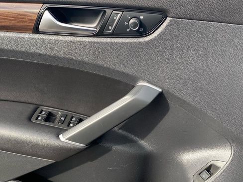 Used 2020 Volkswagen Passat 2.0T SEL image 20