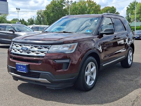 Used 2019 Ford Explorer XLT FWD image 3