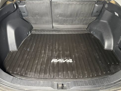 Used 2021 Toyota RAV4 XLE AWD/4WD image 22