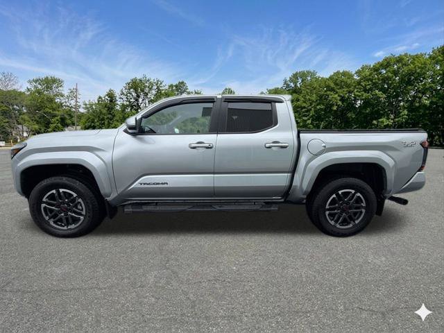 Used 2024 Toyota Tacoma TRD Sport w/ TRD Sport Upgrade Package AWD/4WD image 5