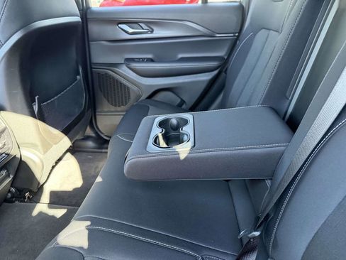 Used 2025 Jeep Grand Cherokee Laredo X w/ Luxury Tech Group I image 23