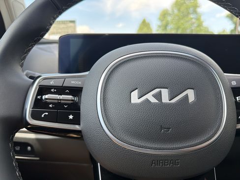 Used 2025 Kia Sorento EX w/ Panoramic Sunroof Package FWD image 10