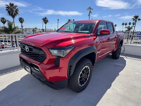 Used 2025 Toyota Tacoma TRD Off-Road image 2